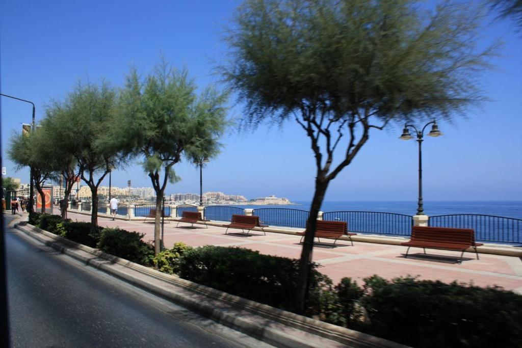 Super Luxury Apartment In Tigne Point, Amazing Sea Views Sliema Bagian luar foto